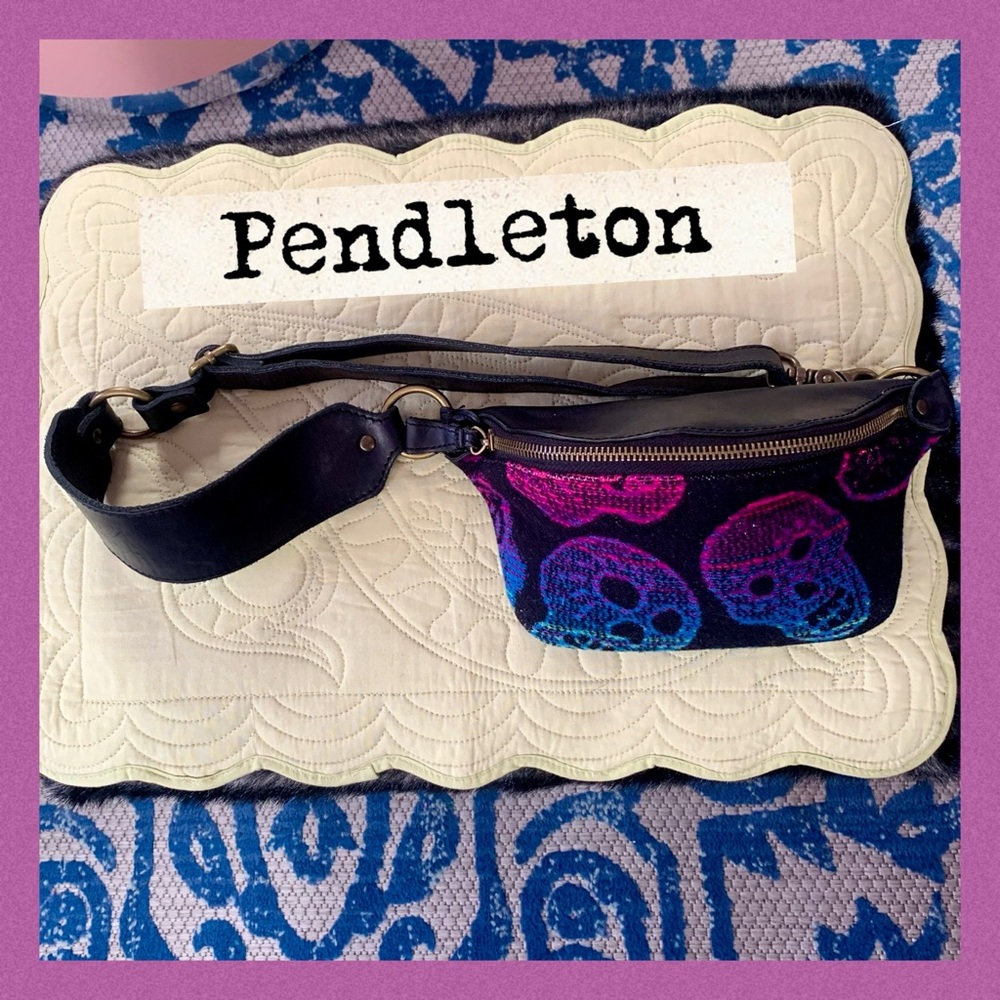 Pendleton ~ Skull Pattern Belt Bag ~ M/L
